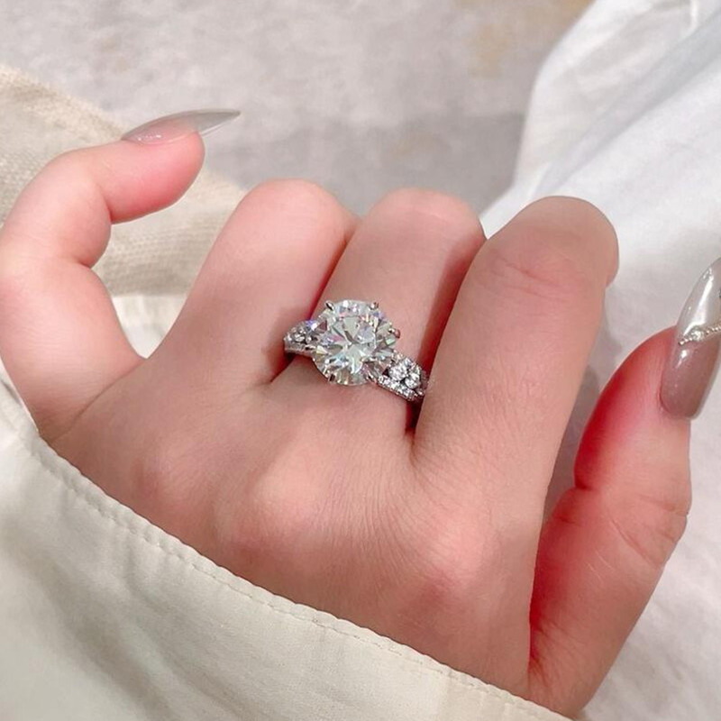 4 Karat Hochglänzender Klassis – Moissanite Engagement Ring 1 Carat Bewertung und Preis